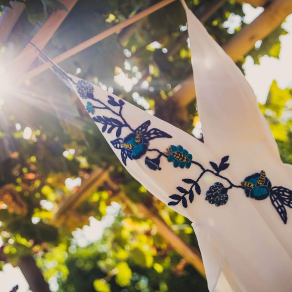 Hand embroidered summer wedding dress - Picture 2 of 9